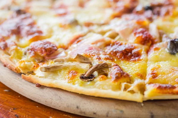 Włoska Pizza Margherita Margarita Pomidorami Mozzarellą Jest Używany Jako Ilustrację — Zdjęcie stockowe