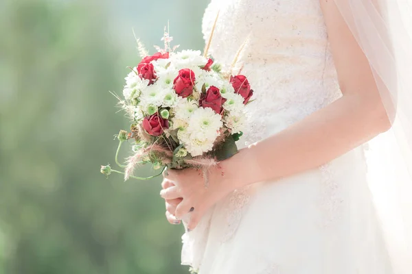 Sposa Tenuta Bel Bouquet Cerimonia Nuziale Simbolo Felicità — Foto Stock