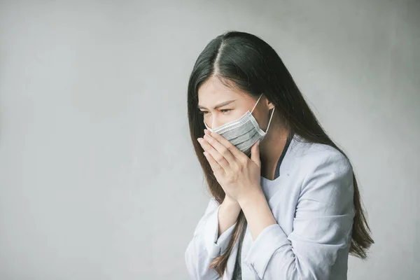 Vrouwen Die Hoesten Ziek Zijn Met Een Griepinfectie Covid Coronavirus — Stockfoto