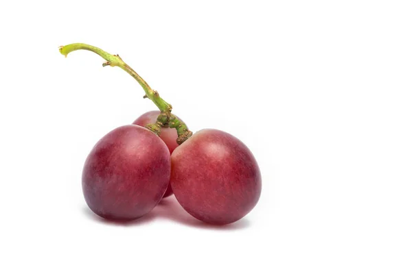 Uva Vermelha Madura Monte Frutas Isoladas Fundo Branco — Fotografia de Stock