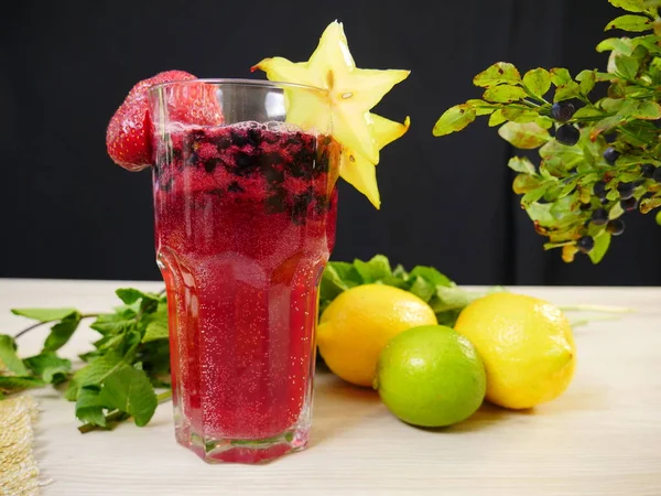 Meyveli taze ev yapımı limonata