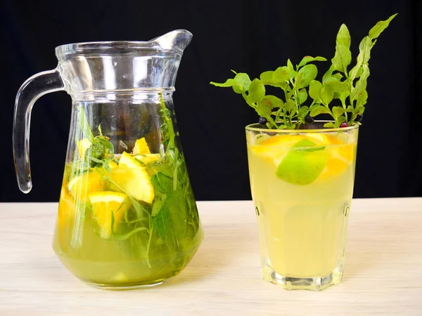 Limonada Caseira Fresca Com Laranja Limão Mirtilos — Fotografia de Stock