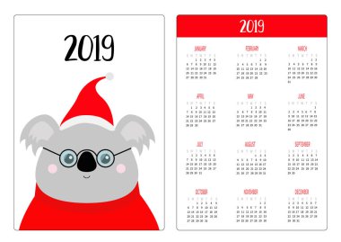 Sevimli koalaanimal. Kırmızı Santa şapka, gözlük. Basit cep Takvim düzeni 2019 yeni yıl. Haftası Pazar günü başlar. Çizgi film karakteri. Dikey yönlendirme. Düz tasarım. Beyaz arka plan. Vektör çizim