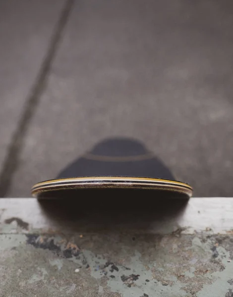 Skateboard leaning — Stock Photo, Image