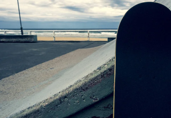 Skateboard leaning — Stock Photo, Image