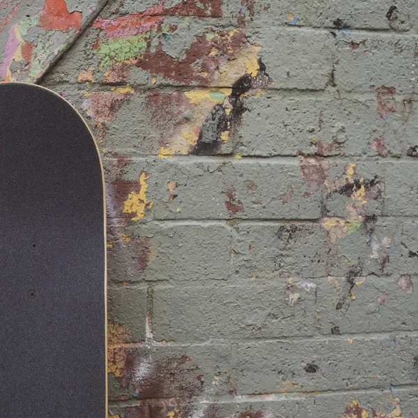 Skateboard leaning — Stock Photo, Image
