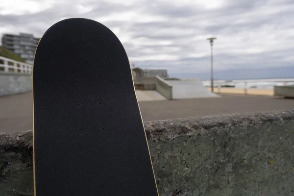 Skateboard geneigt — Stockfoto