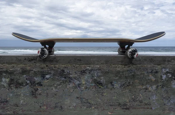 Skateboard geneigt — Stockfoto