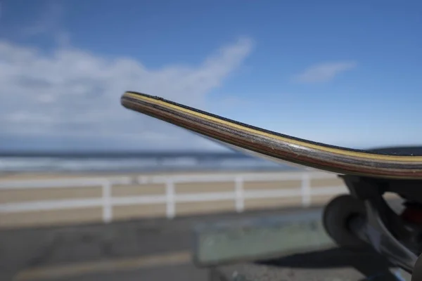 Skateboard on top of ramp — Stock Photo, Image