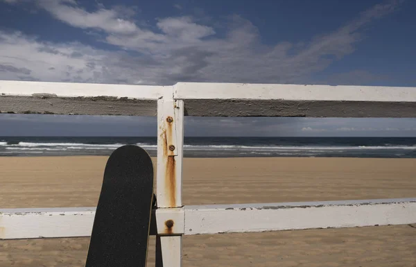 Skateboard leunend — Stockfoto