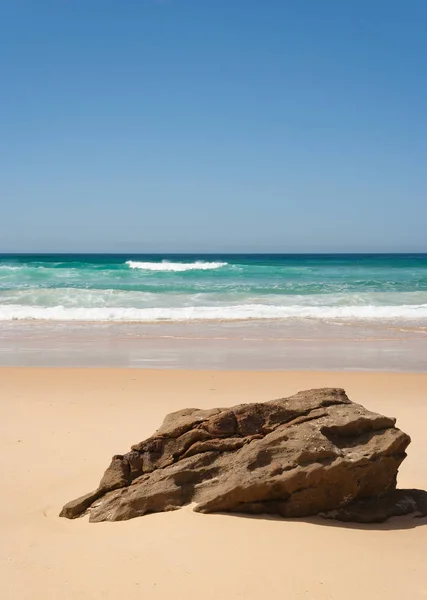 Pista Playa Desde Aparcamiento Con Surfistas Fondo —  Fotos de Stock