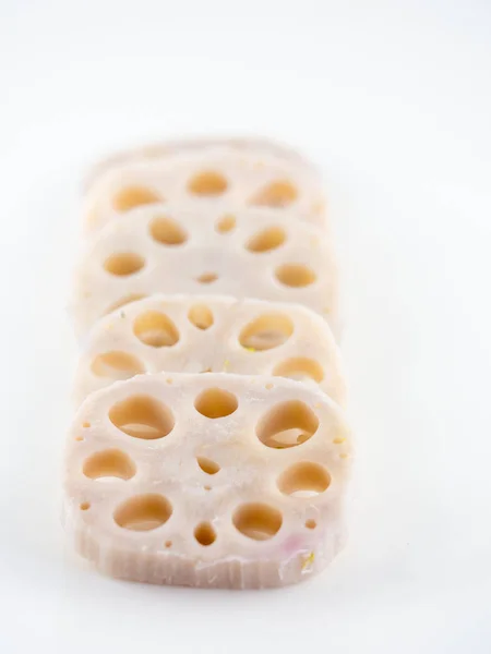 Nilüfer kökü beyaz arkaplanda izole