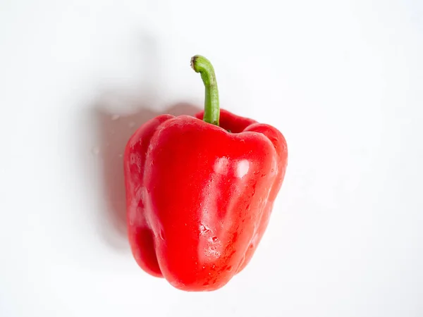 Κοντινό Φρέσκα Λαχανικά Γλυκές Κόκκινες Πιπεριές Απομονωμένες Λευκό Φόντο — Φωτογραφία Αρχείου