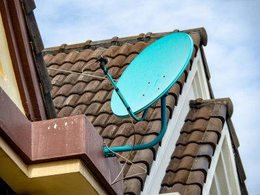 Karo çatıda uydu antenleri, Uluslararası medya almak için Televizyon çanak 