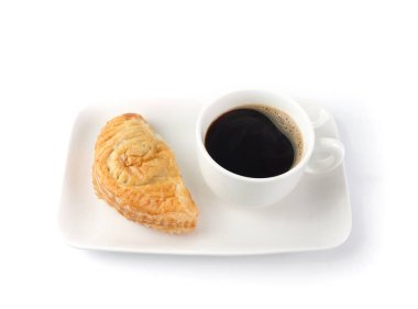 Beyaz Arka Plan üzerinde Puf böreği ve Kahve Fincanı izole. Contine