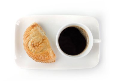 Beyaz Arka Plan üzerinde Puf böreği ve Kahve Fincanı izole. Contine