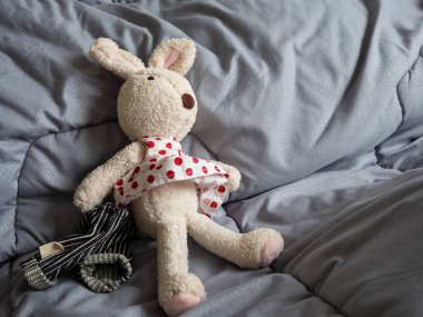 Giysi, yasal tecavüz kavramı elimden tavşan bebek