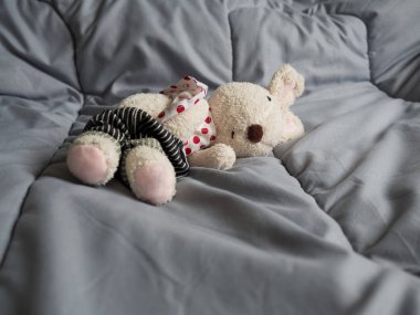 Giysi, yasal tecavüz kavramı elimden tavşan bebek