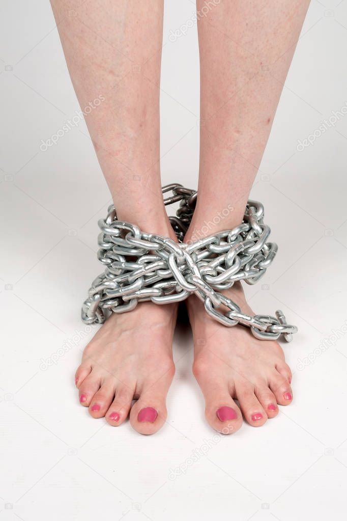 thick metal chain around the woman legs