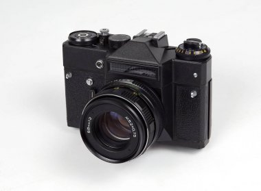 beyaz arka plan yakın çekim ön görünüm izole vintage retro fotoğraf makinesi