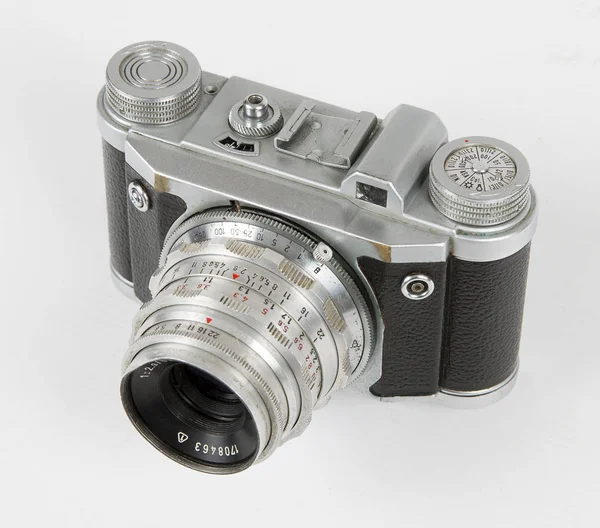 beyaz arka plan yakın çekim ön görünüm izole vintage retro fotoğraf makinesi