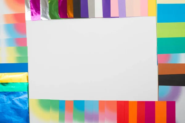 Beyaz Arkaplan Üzerinde Beyaz Sayfa Renkli Çerçeve Ile Çevrili — Stok fotoğraf