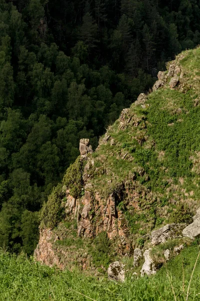 Paisaje Montaña Con Garganta Profunda Montañas Paso Verde Pintoresco Paisaje —  Fotos de Stock