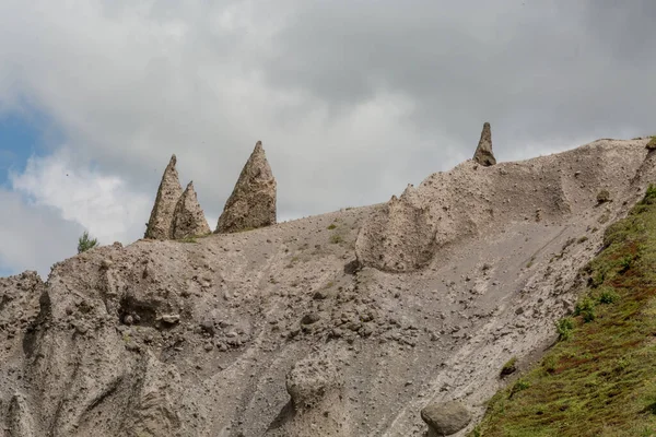 Paisaje Montaña Con Garganta Profunda Montañas Paso Verde Pintoresco Paisaje —  Fotos de Stock