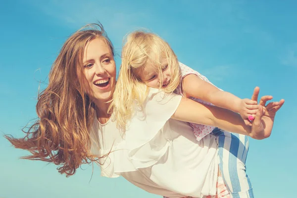 Mother and her daughter  having fun on the beach — Stock Photo, Image