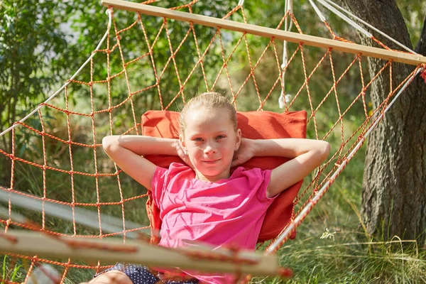 Little Girl Lies Wicker Hammock Garden Summer Sunny Day — Stock Photo, Image