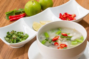 ahşap kase pirinç gruel