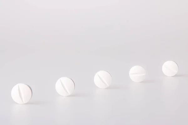 Lek biała tabletka — Zdjęcie stockowe