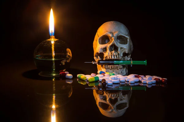 Lamp and skull with syring in the dark night, Still life style — Stock Photo, Image