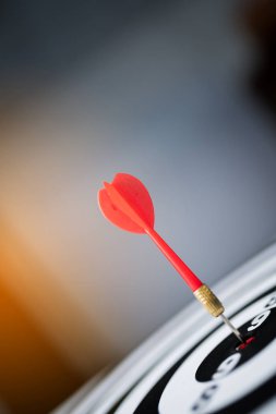 Kırmızı ok ok isabet dart tahtası hedef Merkezi