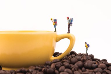 Minyatür figür kişi sırt çantası takım, gezginler co ayakta