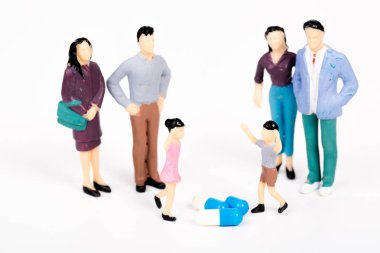 ilaç kapsülü ile minyatür insanlar