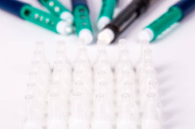 beyaz iğne ile insülin kalem