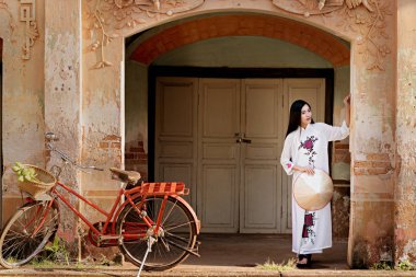 Vietnam kültürü tranditional elbise, Ao dai ile güzel kadın 