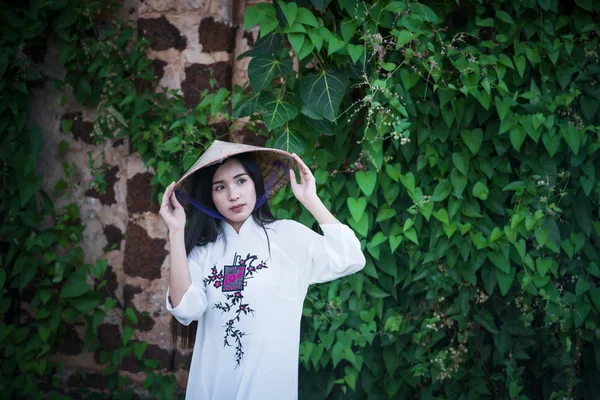 Woman with Vietnam culture traditional dress,, Ao dai — Stock Photo, Image