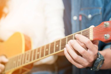 akustik gitar öğretim çift yakın el 