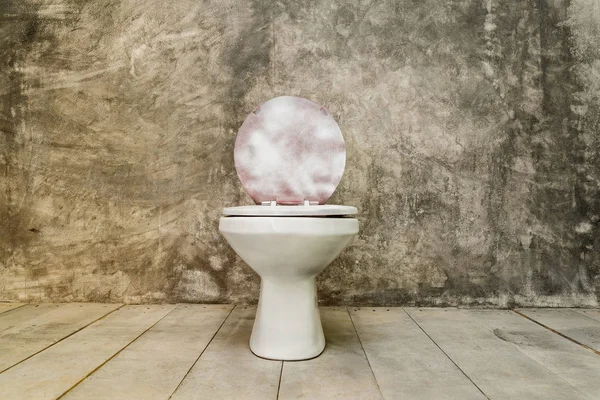 Βρώμικο παλιό λεκάνη τουαλέτα με το φόντο condrete — Φωτογραφία Αρχείου