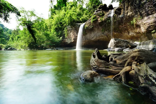 Hew su wat cachoeira na Tailândia — Fotografia de Stock