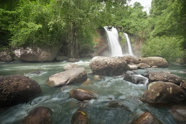 Haew suwat cachoeira na Tailândia, Khao Yai parque nacional Tailândia — Fotografia de Stock