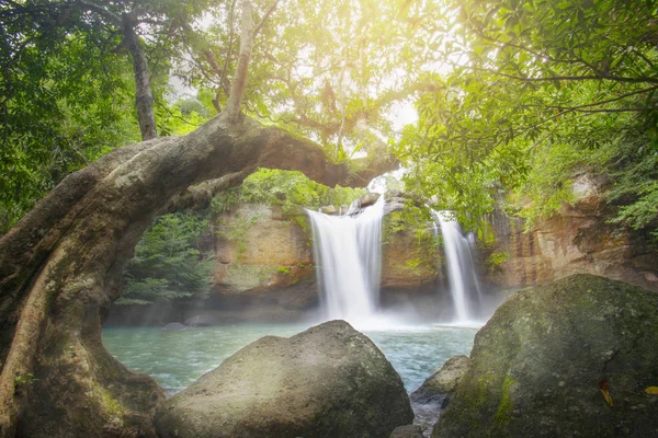 Haew suwat cascada en Tailandia, Parque Nacional Khao Yai, Tailandés — Foto de Stock