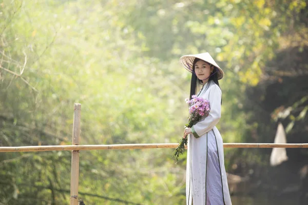 Oman with Vietnam culture traditional dress, Ao dai — Stock Photo, Image