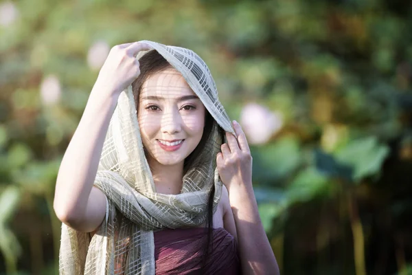 Asian woman with traditional dressing smiling and looking at cam — Stock Photo, Image