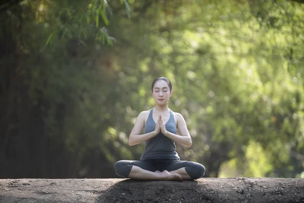 Woman Practice Yoga Old Bridge Nature Background — Stock Photo, Image