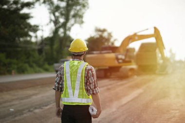 Çapa arka planına sahip bir mühendis.