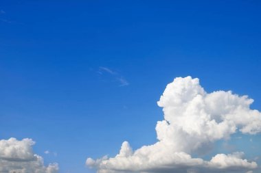 bulut ve mavi gökyüzü arkaplanı