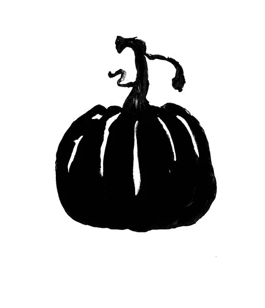 De kunstenaar schildert een aquarel foto van een zwarte pompoen op wit papier voor de vakantie van Halloween. — Stockfoto